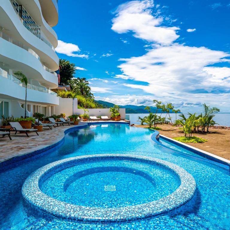 Exquisite oceanfront condo with amazing pool, balcony & W/D - Casa - 28