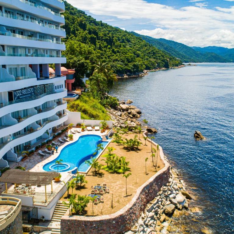 Exquisite oceanfront condo with amazing pool, balcony & W/D - Casa - 43
