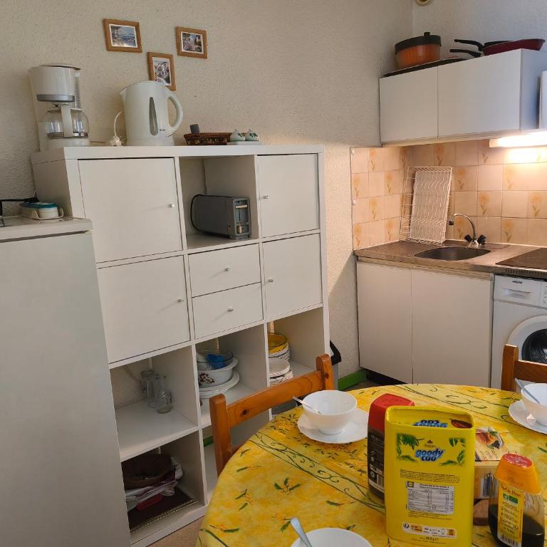 Gruissan - T2 Alcove 4/5 pers, Piscine, Parking, Proche plage - FR-1-796-61 - Appartamento - 6