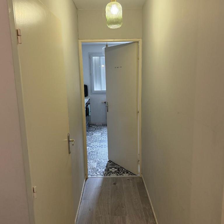 Appart Orleans Gare - Two-Bedroom Apartment with Balcony and Terrace - 14