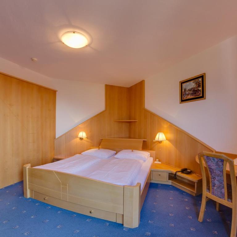 Hotel Hubertushof - Double Room with Mountain View - 4