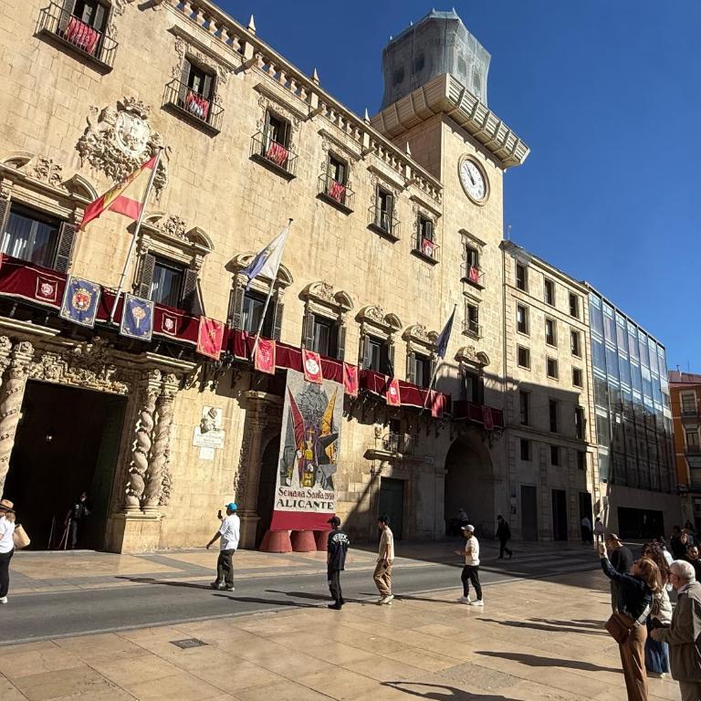 Balcones a la Plaza del Ayuntamiento Mi casa en Alicante - Three-Bedroom Apartment with View - 29