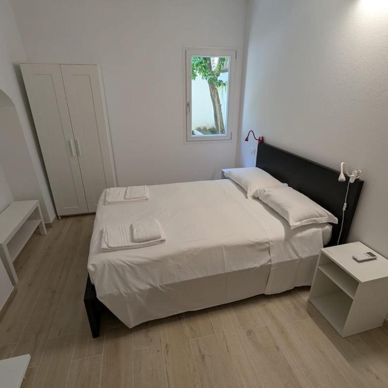 Historic Garden Home - One-Bedroom Apartment - 4
