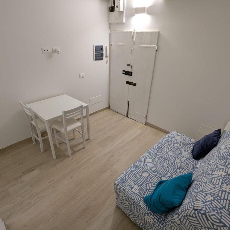 Historic Garden Home - One-Bedroom Apartment - 12