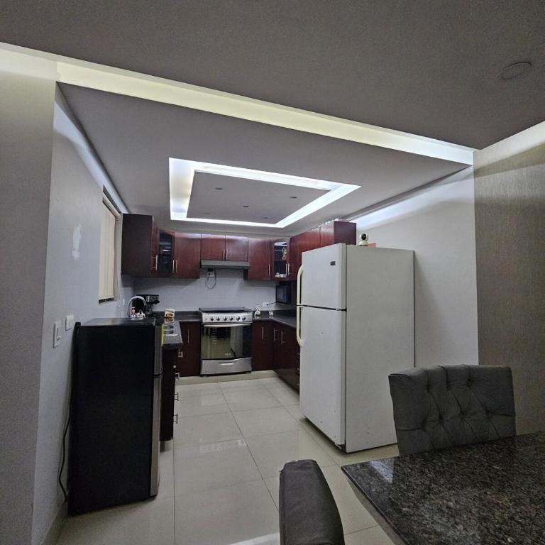 Residencia en Mitras Poniente - Three-Bedroom House - 28