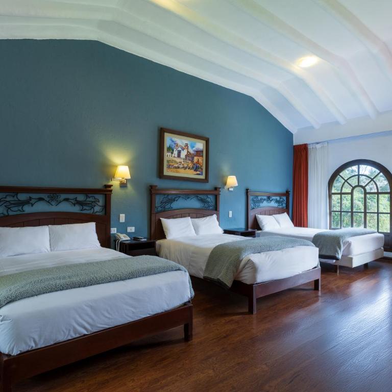 Inti Punku Valle Sagrado Hotel - Habitación triple con terraza y vistas a la montaña y al jardín - Camas dobles - 5
