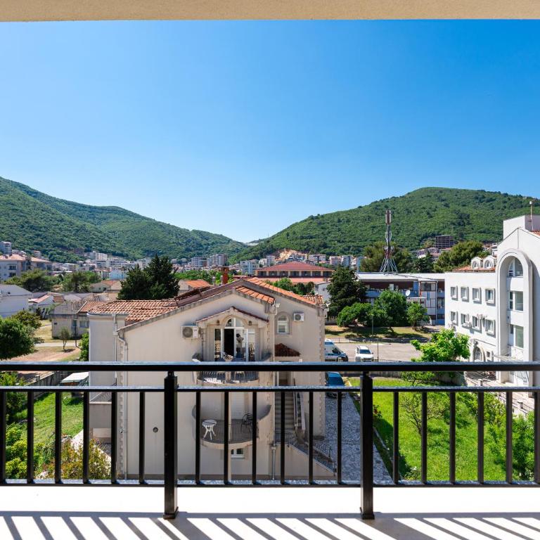 Millennium Apartments Budva - Two-Bedroom Apartment - 3