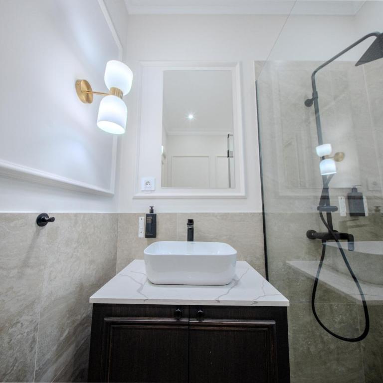 White Gallo Residences - Deluxe One-Bedroom Apartment - 23