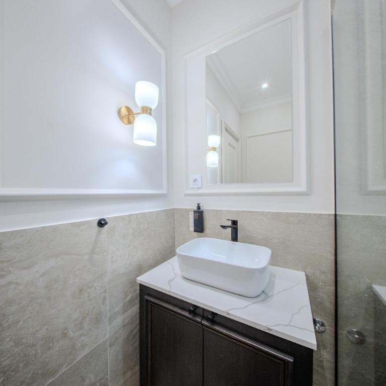 White Gallo Residences - Deluxe One-Bedroom Apartment - 8