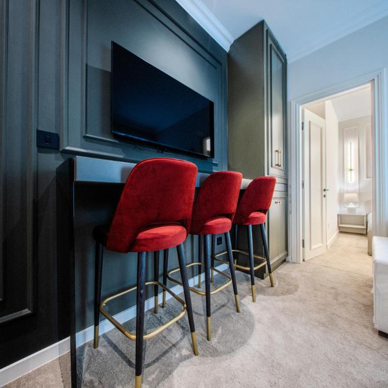 White Gallo Residences - Deluxe One-Bedroom Apartment - 12