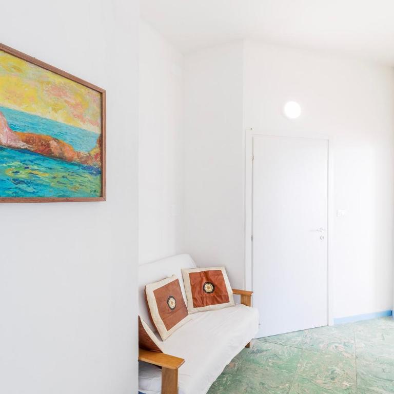 Vintage Ocean View with Fast WI-FI and Elevator to Town - Two-Bedroom Apartment with Balcony and Sea View - 3