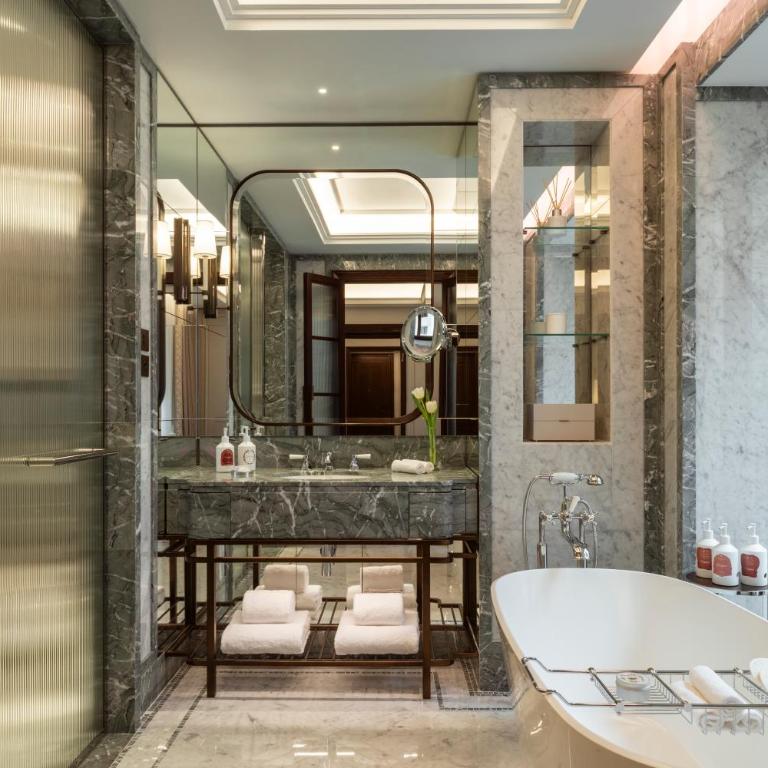 Corinthia Rome - Suite Superior King - 1