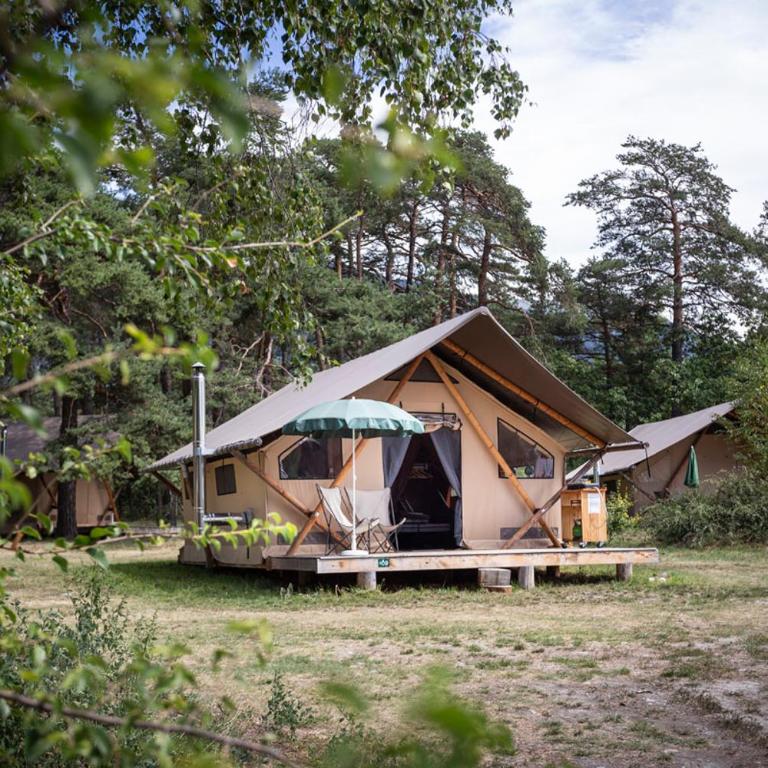 Huttopia Bourg St Maurice - Tente de Trappeur (5 Personnes) - 1