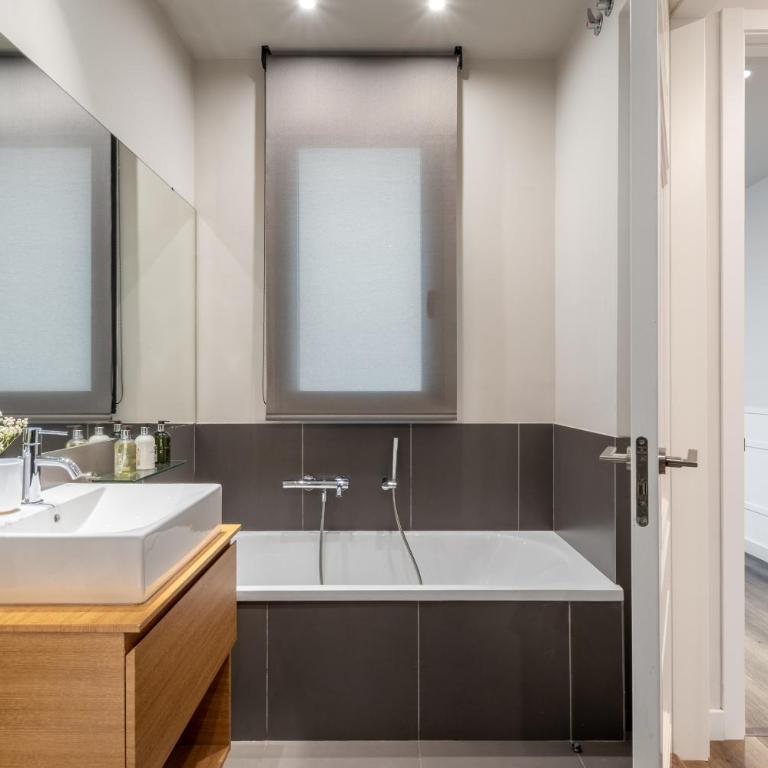 Casagrand Luxury Apartments Barcelona - Superior Five-Bedroom Apartment - 18