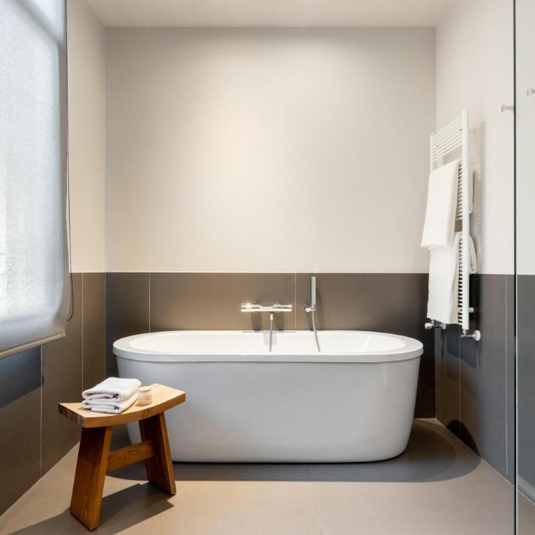 Casagrand Luxury Apartments Barcelona - Superior Five-Bedroom Apartment - 6
