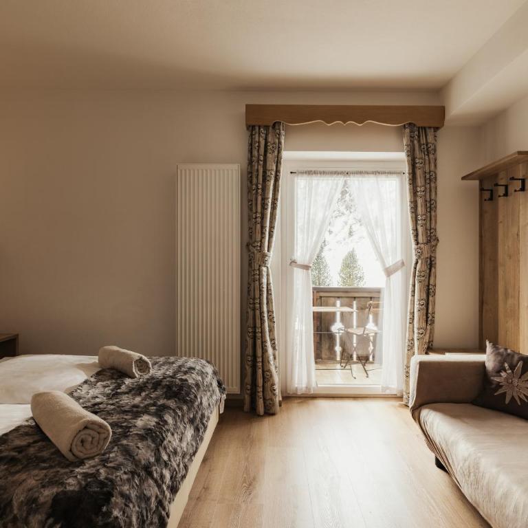 Hotel Monte Cherz - Camera Matrimoniale con Balcone - 5
