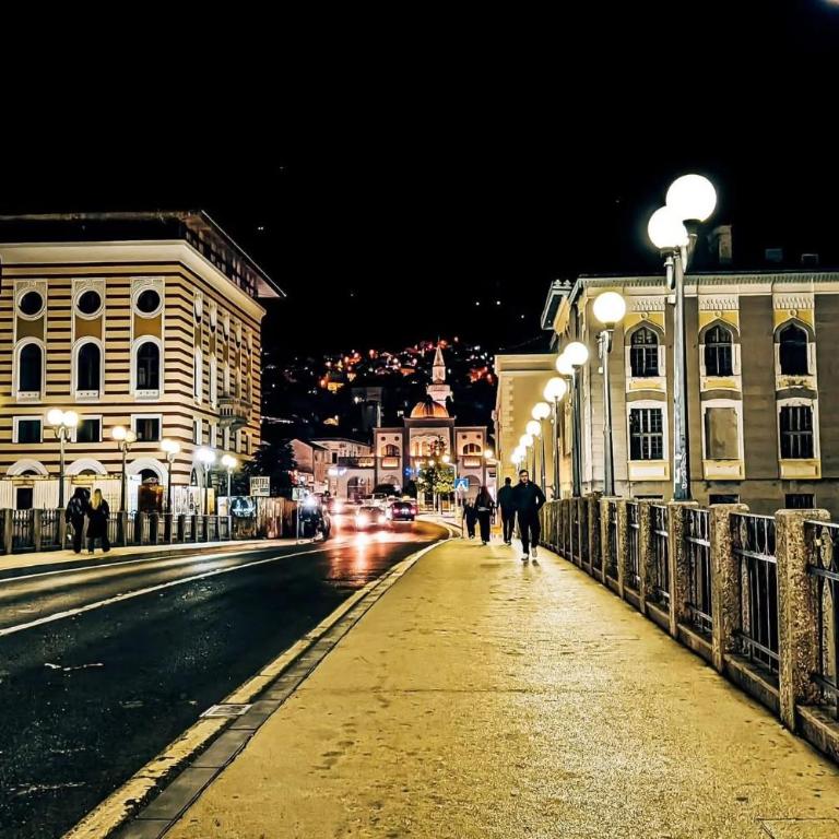 Galaxy Apartment near Old Brige - Two-Bedroom Apartment - 29