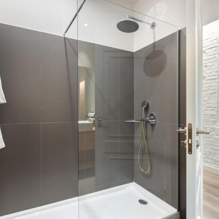 Casagrand Luxury Apartments Barcelona - Superior Four-Bedroom Apartment - 6