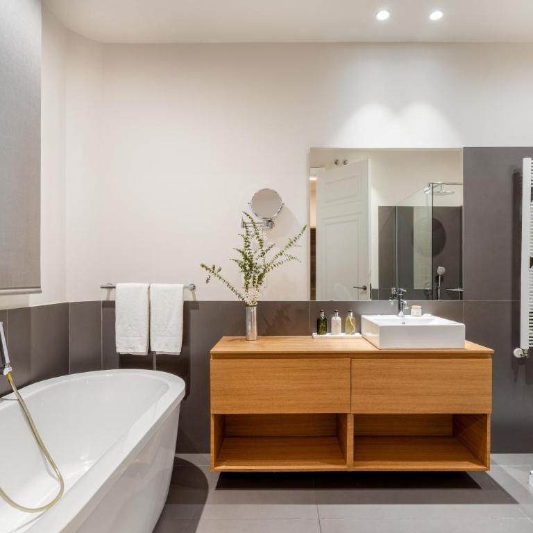 Casagrand Luxury Apartments Barcelona - Superior Four-Bedroom Apartment - 5