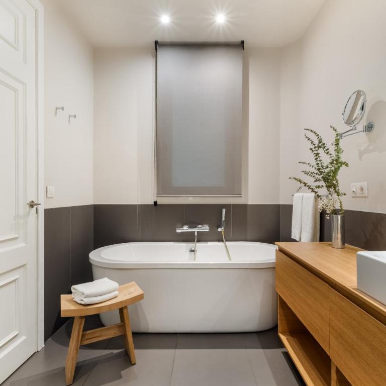 Casagrand Luxury Apartments Barcelona - Superior Four-Bedroom Apartment - 9