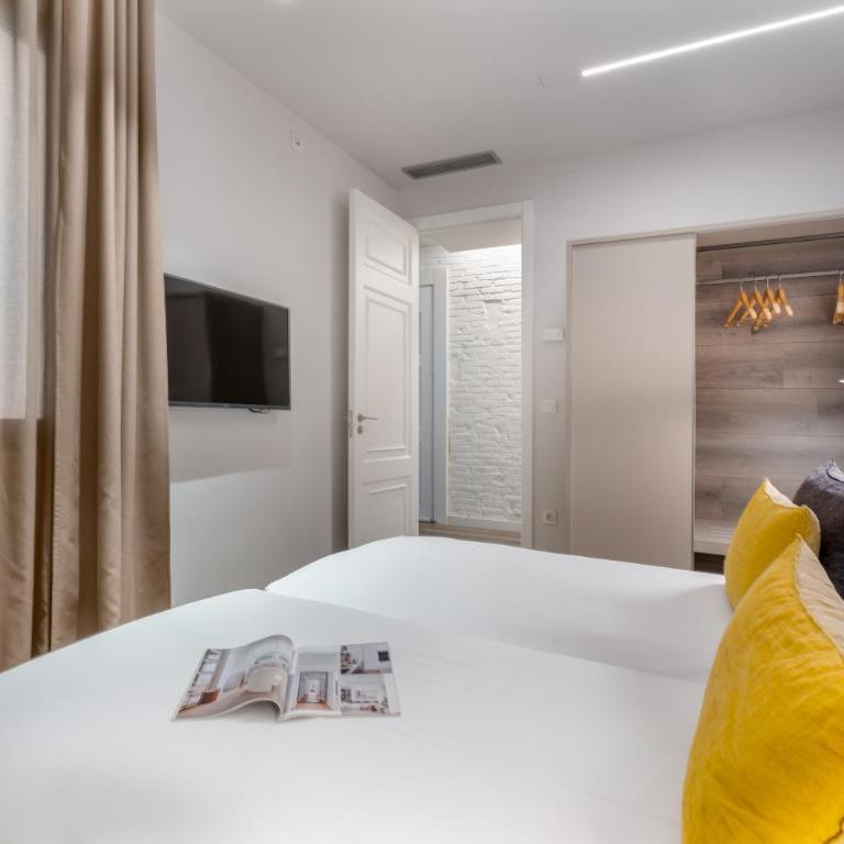 Casagrand Luxury Apartments Barcelona - Superior Four-Bedroom Apartment - 12