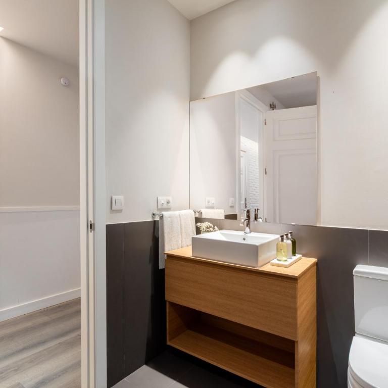 Casagrand Luxury Apartments Barcelona - Superior Four-Bedroom Apartment - 18
