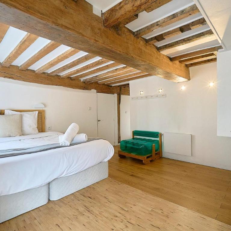 Duplex d'architecte avec 3 chambres - Three-Bedroom Apartment - 29