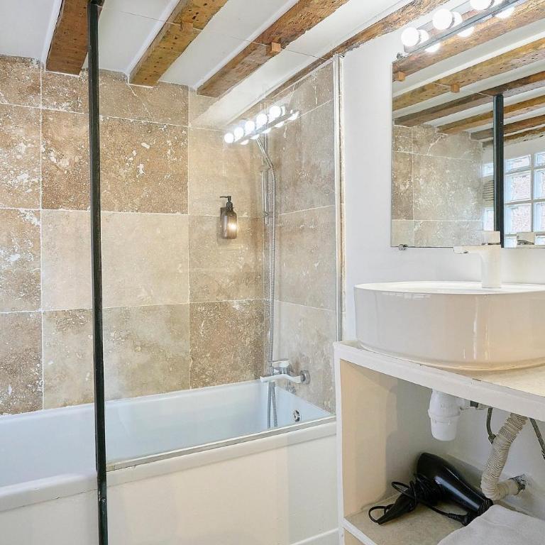 Duplex d'architecte avec 3 chambres - Three-Bedroom Apartment - 31