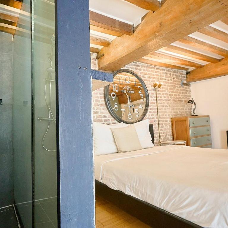 Duplex d'architecte avec 3 chambres - Three-Bedroom Apartment - 24