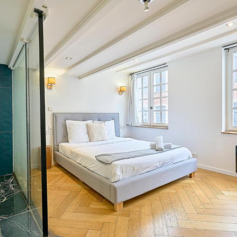 Duplex d'architecte avec 3 chambres - Three-Bedroom Apartment - 16