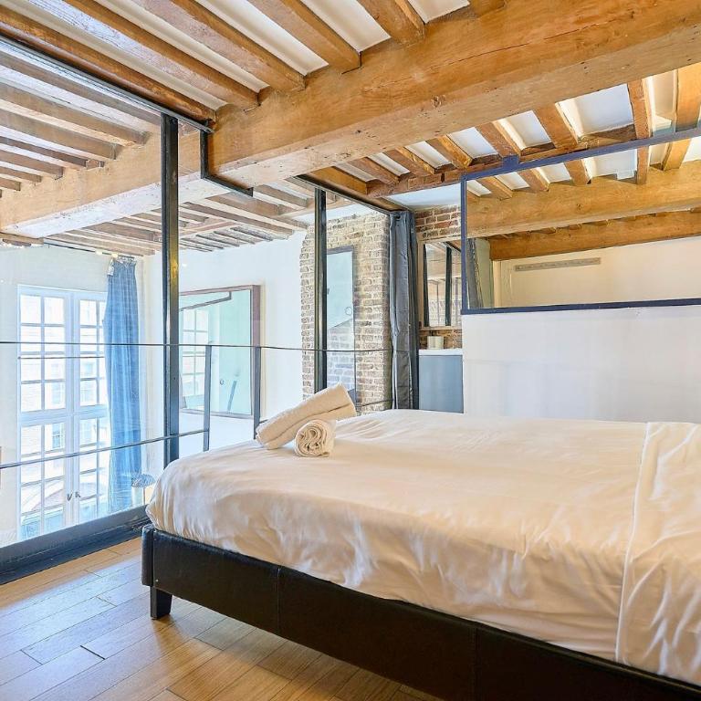 Duplex d'architecte avec 3 chambres - Three-Bedroom Apartment - 22