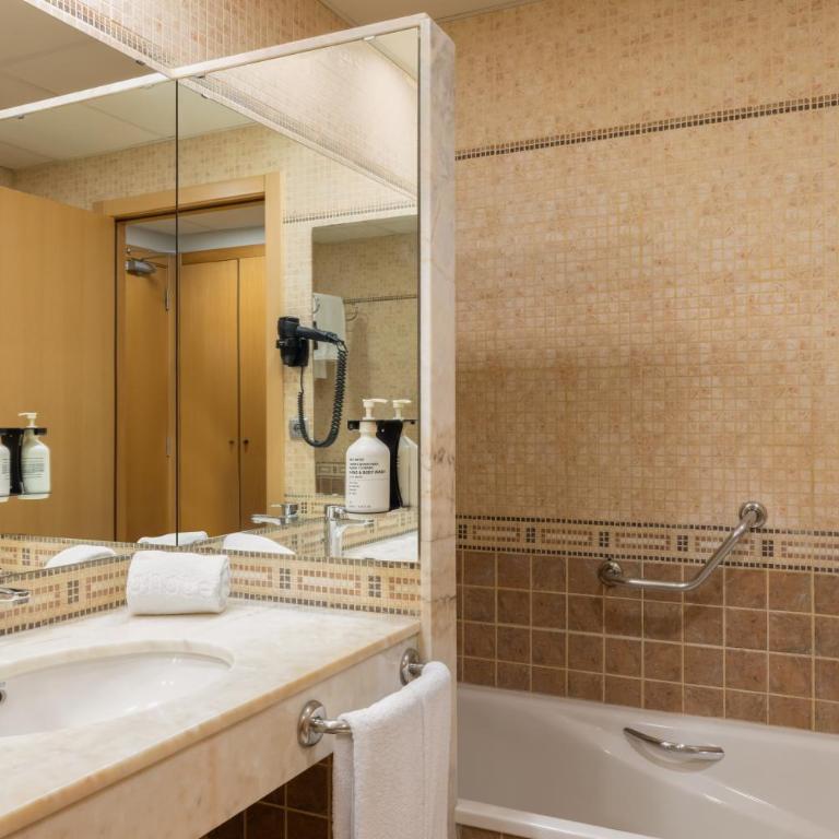 Hotel SB Express Tarragona - Habitación Familiar (2 adultos + 1 niño) - 3