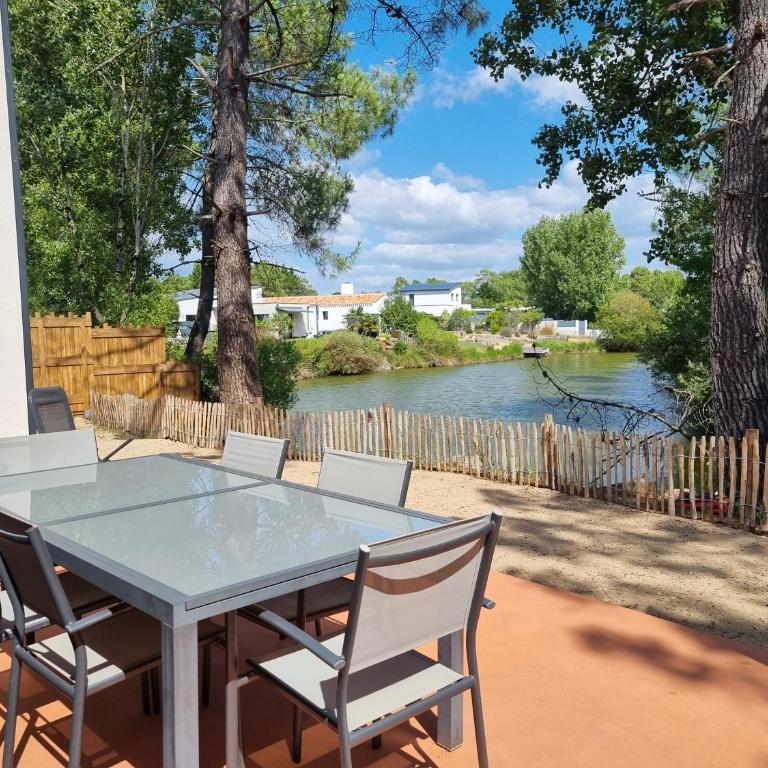 Grande maison 10-12 pers plage à pied vue lac - Haus mit 4 Schlafzimmern - 28
