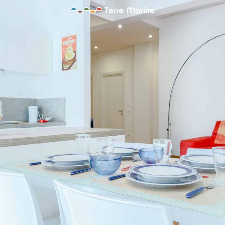 Al Kennedy, Terre Marine - Two-Bedroom Apartment - 11