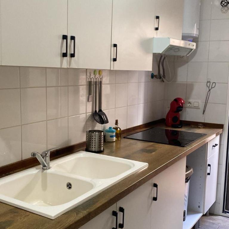 Apto con patio y barbacoa BBQ Los picadores - Apartamento de 1 dormitorio - 11