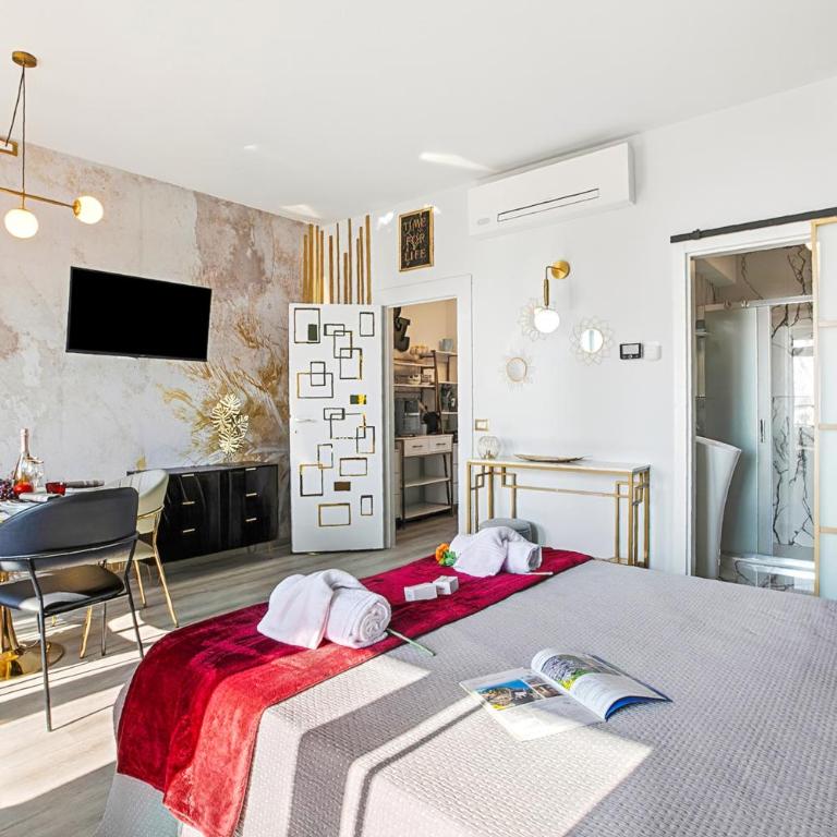 Apartments 125 and 402 - Monolocale con Balcone - 12