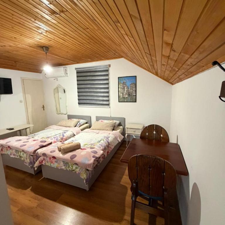 Hostel FM - Double Room with Private Bathroom - 3