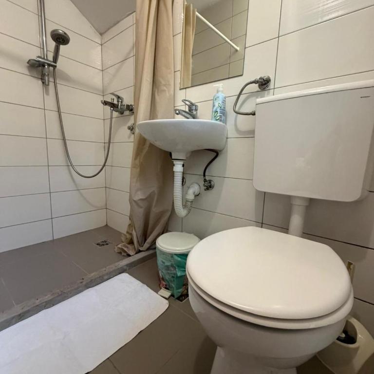 Hostel FM - Double Room with Private Bathroom - 4