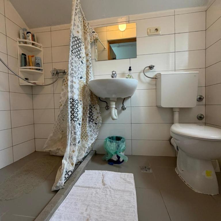 Hostel FM - Basic Triple Room with Shared Bathroom - 2