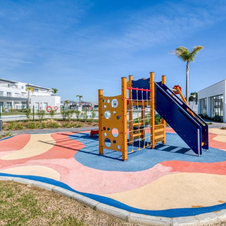 Luxury Coastal Apartment Sea Views Pool & Parking - Apartamento de 3 dormitorios - 11