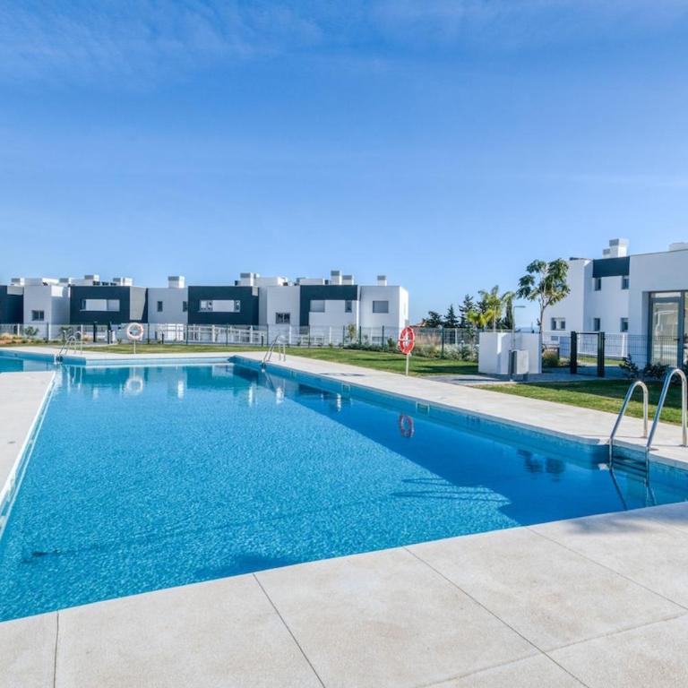 Luxury Coastal Apartment Sea Views Pool & Parking - Apartamento de 3 dormitorios - 14