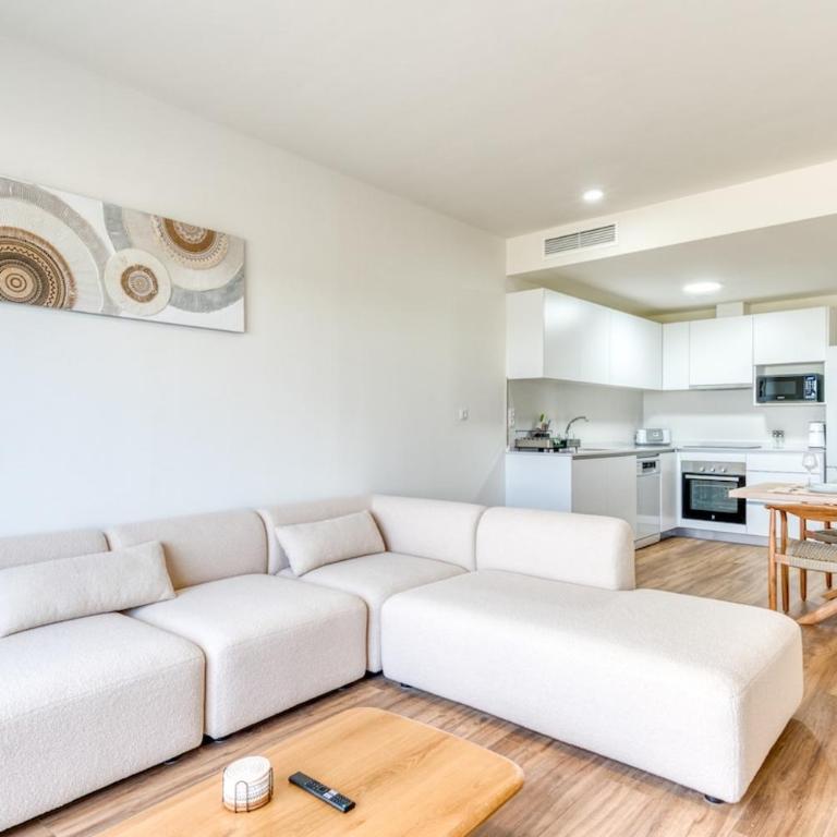 Luxury Coastal Apartment Sea Views Pool & Parking - Apartamento de 3 dormitorios - 19