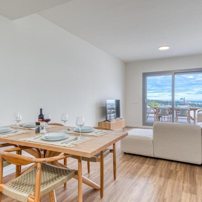 Luxury Coastal Apartment Sea Views Pool & Parking - Apartamento de 3 dormitorios - 20