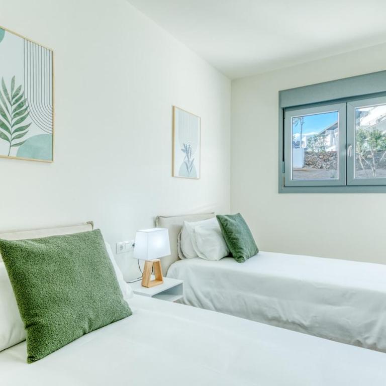 Luxury Coastal Apartment Sea Views Pool & Parking - Apartamento de 3 dormitorios - 21
