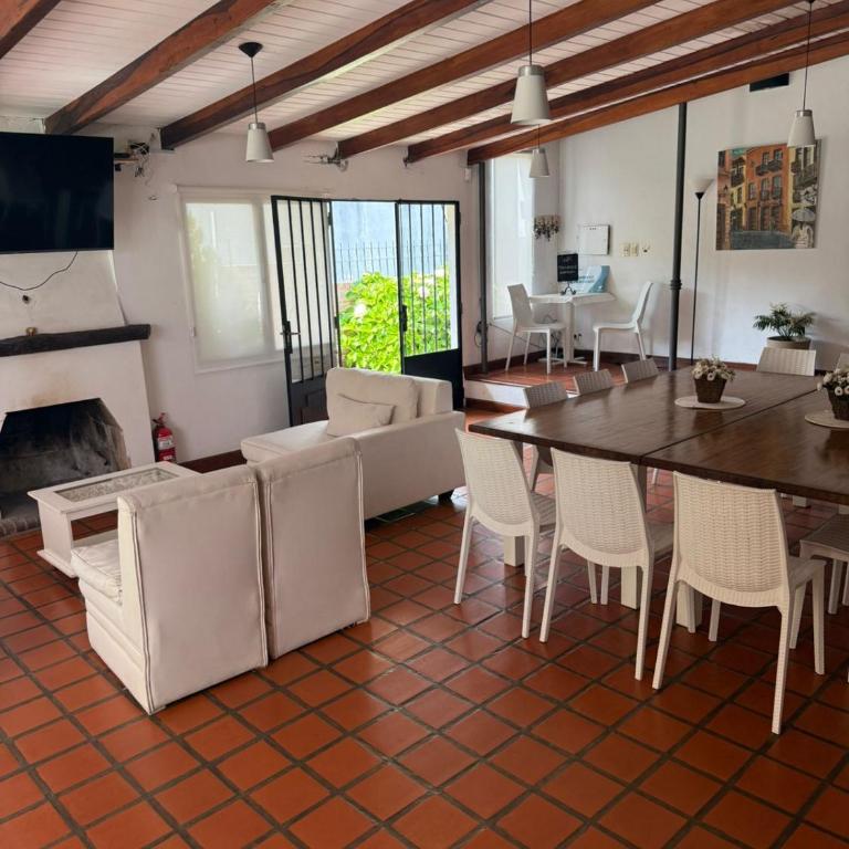 Casa Vieja Ideal for group enjoyment - Six-Bedroom House - 4