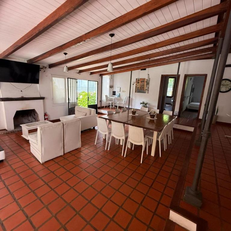 Casa Vieja Ideal for group enjoyment - Six-Bedroom House - 14