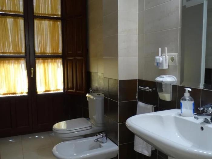 Edificio Histórico en el Centro de Granada cerca de la Catedral y principales puntos de interés - Two-Bedroom Apartment - 6