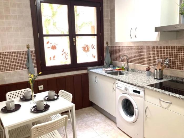 Edificio Histórico en el Centro de Granada cerca de la Catedral y principales puntos de interés - Two-Bedroom Apartment - 12