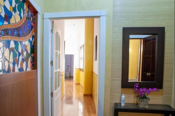 Edificio Histórico en el Centro de Granada cerca de la Catedral y principales puntos de interés - Two-Bedroom Apartment - 16