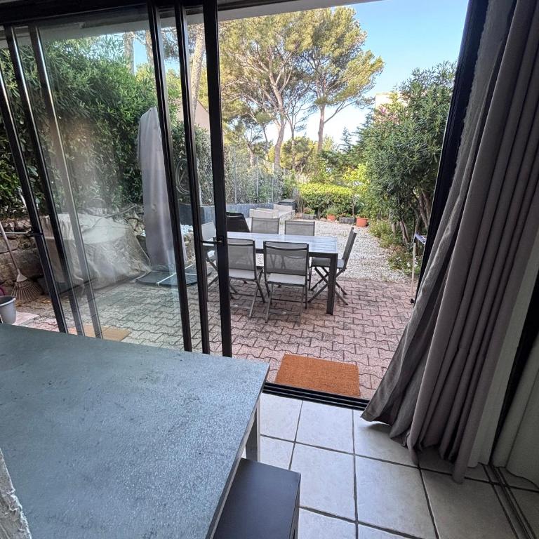 Logement entier T2 climatisé, parking gratuit, jardin, plage à 2min à pied - Apartment mit 1 Schlafzimmer - 9